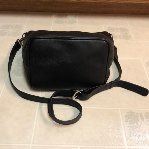 Tommy Bahama leather bucket bag - Picture 7 of 8